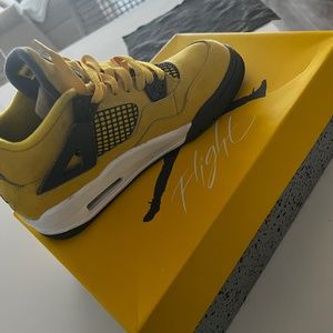 JORDAN RETRO 4 THUNDERS